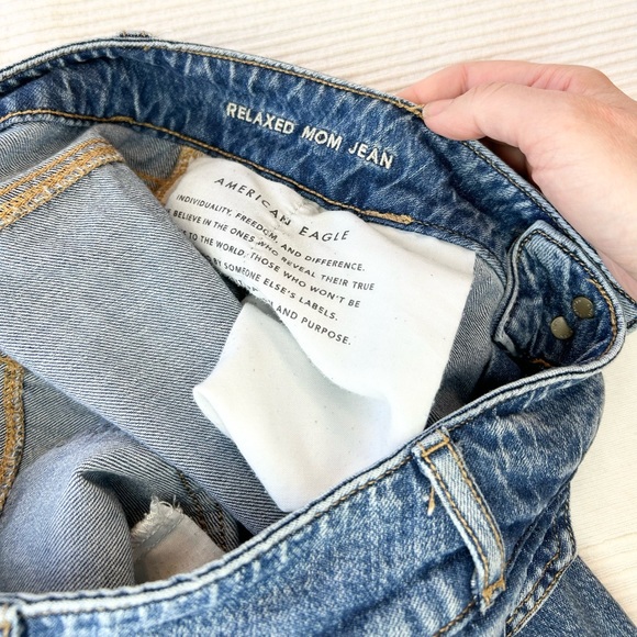 American Eagle Relaxed Mom Jeans - Picture 9 of 12